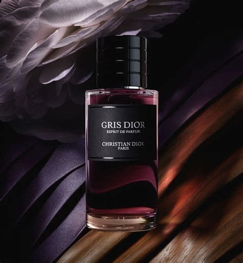 esprit de parfum gris.